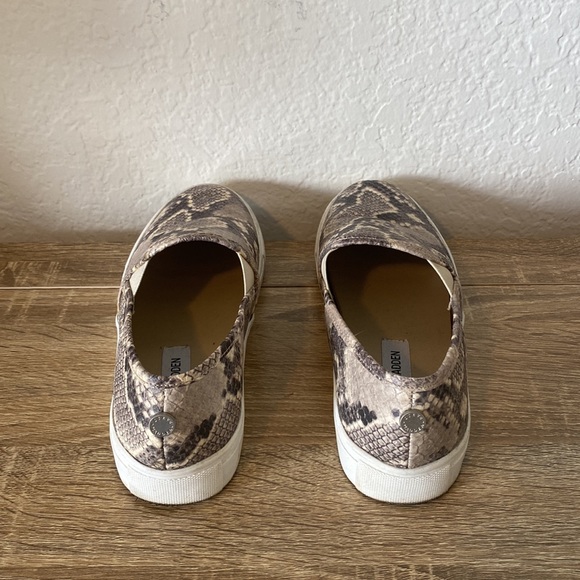 ❌SOLD❌ Steve Madden Safary, faux snakeskin slip on sneaker - size 7 - Picture 5 of 7